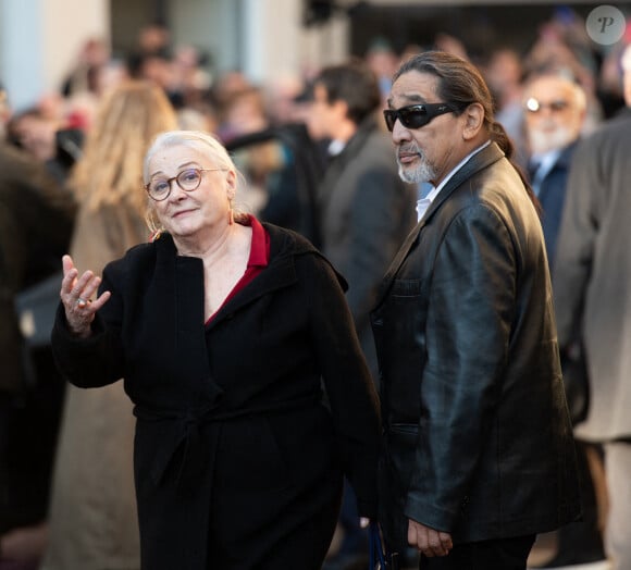 Josiane Balasko et George Aguilar lors de la cérémonie d'enterrement de l'acteur français Michel Blanc à l'église Saint Eustache à Paris, France, le 10 octobre 2024. Il est décédé le 4 octobre à la suite d'une crise cardiaque consécutive à un choc anaphylactique. Blanc était connu pour son rôle du célibataire maladroit Jean-Claude Dusse dans le film "Les Bronzés" de 1978. Photo par Florian Poitout/ABACAPRESS.COM