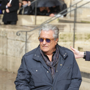 Christian Clavier lors de la cérémonie d'enterrement de l'acteur français Michel Blanc à l'église Saint Eustache à Paris, France, le 10 octobre 2024. Il est décédé le 4 octobre à la suite d'une crise cardiaque consécutive à un choc anaphylactique. Blanc était connu pour son rôle du célibataire maladroit Jean-Claude Dusse dans le film "Les Bronzés" de 1978. Photo par Nasser Berzane/ABACAPRESS.COM