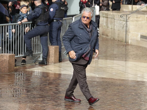 Christian Clavier lors de la cérémonie d'enterrement de l'acteur français Michel Blanc à l'église Saint Eustache à Paris, France, le 10 octobre 2024. Il est décédé le 4 octobre à la suite d'une crise cardiaque consécutive à un choc anaphylactique. Blanc était connu pour son rôle du célibataire maladroit Jean-Claude Dusse dans le film "Les Bronzés" de 1978. Photo par Nasser Berzane/ABACAPRESS.COM