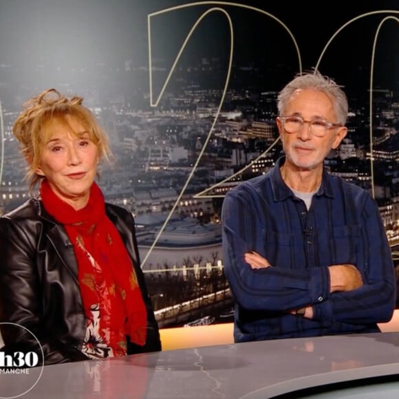 Thierry Lhermitte, Gérard Jugnot et Marie-Anne Chazel sur le plateau de "20h30 Le Dimanche" face à Laurent Delahousse.