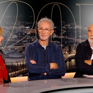 Thierry Lhermitte, Gérard Jugnot et Marie-Anne Chazel sur le plateau de "20h30 Le Dimanche".