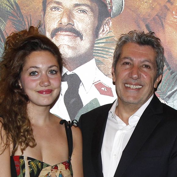 Alain Chabat a 66 ans aujourd'hui et peut être fier de sa fille...Alain Chabat et sa fille Louise à l'avant première du film "Sur la piste du Marsupilami"