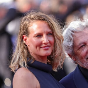 Tiara Comte et Alain Chabat assistent au tapis rouge de "L'Amour Ouf" lors de la 77e édition du Festival de Cannes au Palais des Festivals le 23 mai 2024 à Cannes, France. Photo par ShootPix/ABACAPRESS.COM