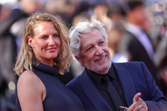 Tiara Comte et Alain Chabat assistent au tapis rouge de "L'Amour Ouf" lors de la 77e édition du Festival de Cannes au Palais des Festivals le 23 mai 2024 à Cannes, France. Photo par ShootPix/ABACAPRESS.COM