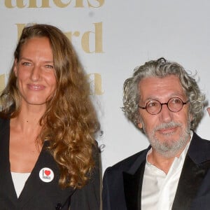 Alain Chabat et son épouse Tiara Comte Chabat assistant à la cérémonie de remise des prix Lumière lors du 11e Festival Lumière de Lyon à la Salle 3000 à Lyon, France, le 18 octobre 2019. Photo par Julien Reynaud/APS-Medias/ABACAPRESS.COM