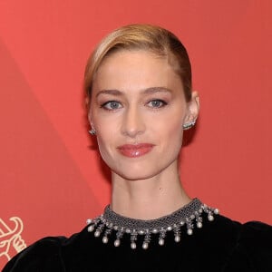 Elle n'est pas la seule à avoir fait sensation puisque Beatrice Borromeo n'était pas en reste dans sa chic robe noire. 
Beatrice Borroméo Casiraghi durant la traditionnelle soirée de la Fête Nationale Monégasque au Grimaldi Forum à Monaco, le 19 novembre 2024. La Famille Princière et leurs convives ont assisté à un opéra en 4 actes "La Bohême". © JC VINAJ / Pool Monaco / Bestimage