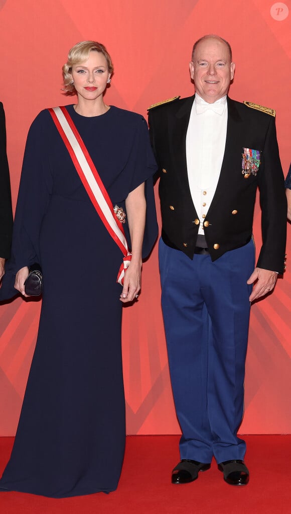 Le prince Albert II de Monaco et la princesse Charlene durant la traditionnelle soirée de la Fête Nationale Monégasque au Grimaldi Forum à Monaco, le 19 novembre 2024. La Famille Princière et leurs convives ont assisté à un opéra en 4 actes "La Bohême". © JC VINAJ / Pool Monaco / Bestimage