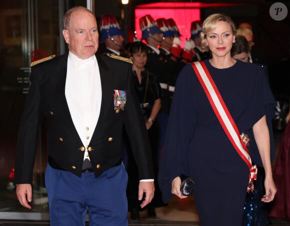 Le prince Albert II de Monaco et la princesse Charlene durant la traditionnelle soirée de la Fête Nationale Monégasque au Grimaldi Forum à Monaco, le 19 novembre 2024. La Famille Princière et leurs convives ont assisté à un opéra en 4 actes "La Bohême". © JC VINAJ / Pool Monaco / Bestimage