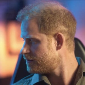 Le prince Harry, duc de Sussex, se fait tatouer dans le cou par Jelly Roll en échange de sa venue aux Invictus Games 2025