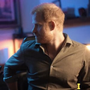 Le prince Harry, duc de Sussex, se fait tatouer dans le cou par Jelly Roll en échange de sa venue aux Invictus Games 2025.