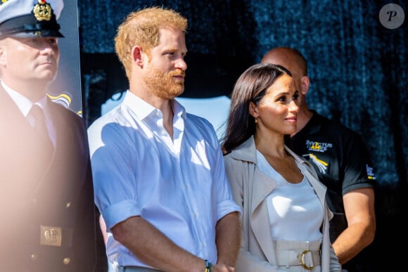 Pour promouvoir la prochaine salve des Invictus Games organisée au Canada en 2025, le prince Harry a une nouvelle fois donné de sa personne.
Dusseldorf, ALLEMAGNE - Le prince Harry, duc de Sussex, et Meghan Markle, duchesse de Sussex, lors de la septième journée des Invictus Games 2023 au Merkur Spiel-Arena à Dusseldorf.