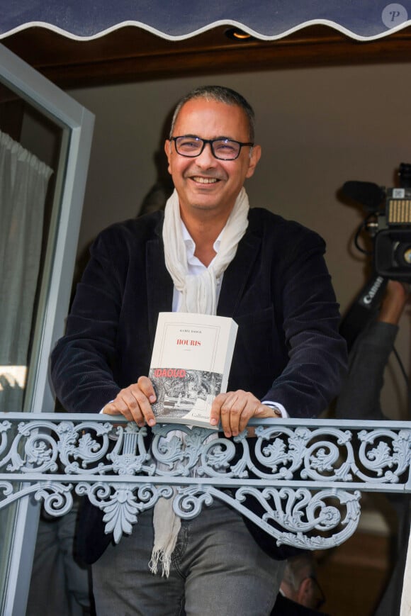 Le roman de Kamel Daoud "Houris" (éd. Gallimard) récompensé du prix Goncourt 2024 au restaurant Drouant à Paris, France, le 4 novembre 2024. © Jack Tribeca/Bestimage