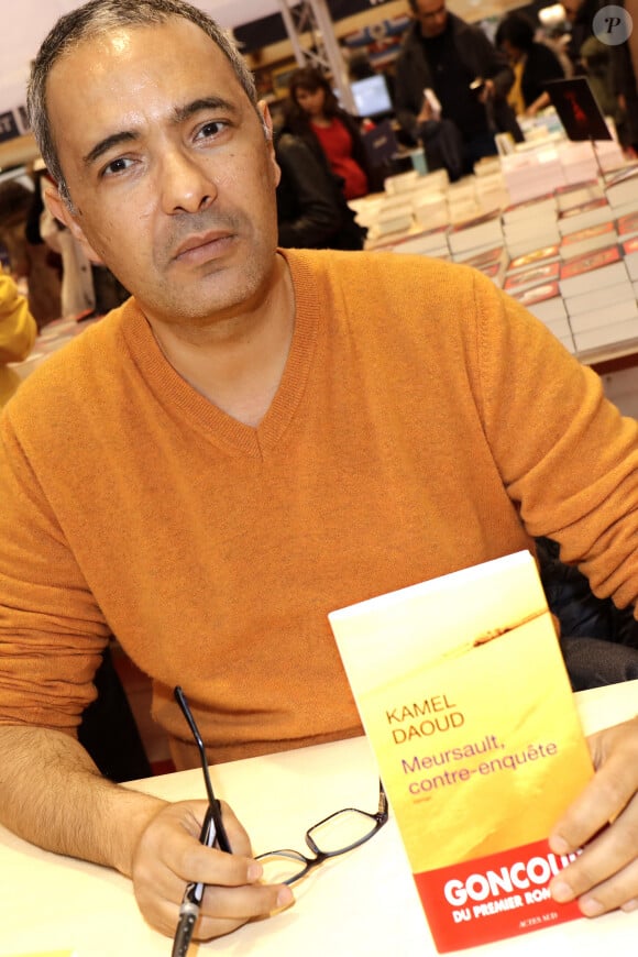 Kamel Daoud expose au "Salon du Livre de Paris 2019 (Livre Paris)" à la Porte de Versailles à Paris, le 28 mars 2019. © Cédric Perrin/Bestimage