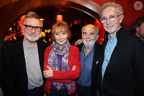 L'acteur n'était pas le seul de la troupe à avoir fait le déplacement puisque Bruno Moynot, Marie-Anne Chazel et Thierry Lhermitte étaient, eux aussi, de la partie. 
Exclusif - Bruno Moynot, Gerard Jugnot, Marie-Anne Chazel et Thierry Lhermitte au lancement du livre du Splendid intitulé "Le Splendid par Le Splendid" au Buddha Bar à Paris, France, le 20 novembre 2024.