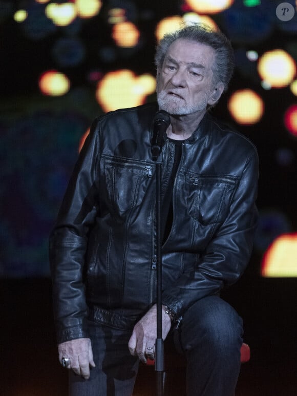 Le chanteur a donc arrêté de fumer mais aussi de boire de l'alcool.
Eddy Mitchell - La Nuit de la Déprime revient aux Folies Bergère, le 3 février 2020.© Pierre Perusseau / Bestimage