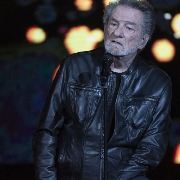 Le chanteur a donc arrêté de fumer mais aussi de boire de l'alcool.
Eddy Mitchell - La Nuit de la Déprime revient aux Folies Bergère, le 3 février 2020.© Pierre Perusseau / Bestimage