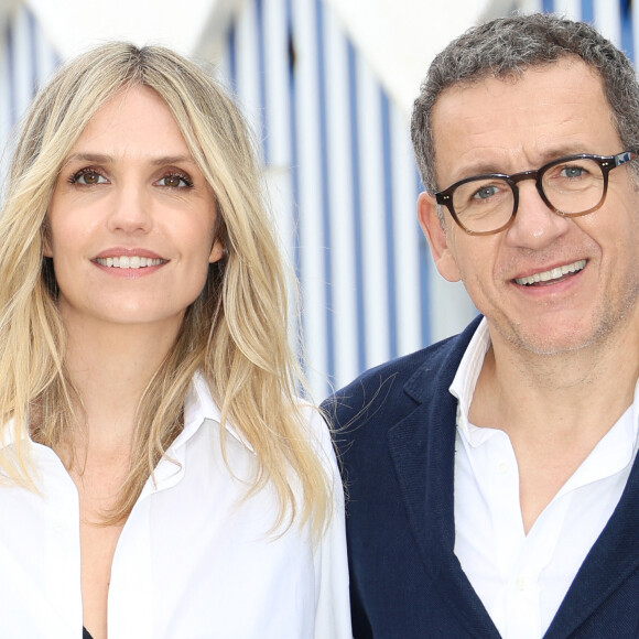 A la fois dans "Un dimanche à la campagne" dès 16h10 sur "France 2"
Laurence Arné et son compagnon Dany Boon au photocall du film "La Famille Hennedricks" lors du 38ème festival du film de Cabourg, France, le 15 juin 2024. Les Journées romantiques du 38ème Festival du film de Cabourg (Calvados) auront lieu du 12 au 16 juin. © Coadic Guirec/Bestimage 