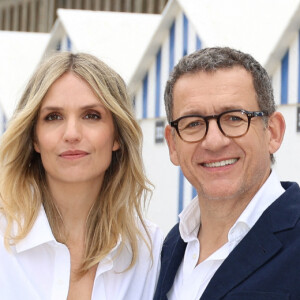 Laurence Arné et son compagnon Dany Boon au photocall du film "La Famille Hennedricks" lors du 38ème festival du film de Cabourg, France, le 15 juin 2024. Les Journées romantiques du 38ème Festival du film de Cabourg (Calvados) auront lieu du 12 au 16 juin. © Coadic Guirec/Bestimage 