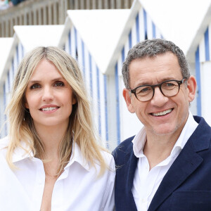 Laurence Arné et son compagnon Dany Boon au photocall du film "La Famille Hennedricks" lors du 38ème festival du film de Cabourg, France, le 15 juin 2024. Les Journées romantiques du 38ème Festival du film de Cabourg (Calvados) auront lieu du 12 au 16 juin. © Coadic Guirec/Bestimage 