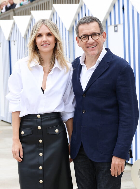 Laurence Arné et son compagnon Dany Boon au photocall du film "La Famille Hennedricks" lors du 38ème festival du film de Cabourg, France, le 15 juin 2024. Les Journées romantiques du 38ème Festival du film de Cabourg (Calvados) auront lieu du 12 au 16 juin. © Coadic Guirec/Bestimage 