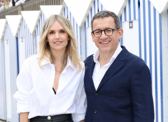 Laurence Arné et son compagnon Dany Boon au photocall du film "La Famille Hennedricks" lors du 38ème festival du film de Cabourg, France, le 15 juin 2024. Les Journées romantiques du 38ème Festival du film de Cabourg (Calvados) auront lieu du 12 au 16 juin. © Coadic Guirec/Bestimage 