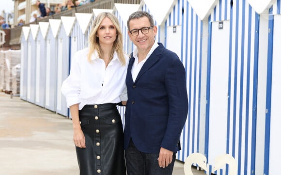 Laurence Arné et son compagnon Dany Boon au photocall du film "La Famille Hennedricks" lors du 38ème festival du film de Cabourg, France, le 15 juin 2024. Les Journées romantiques du 38ème Festival du film de Cabourg (Calvados) auront lieu du 12 au 16 juin. © Coadic Guirec/Bestimage 