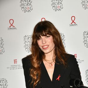 Lou Doillon est une maman épanouie. 
Lou Doillon - Photocall du " Dîner de la Mode " au bénéfice du Sidaction, au Palais de Tokyo, dans le cadre de la Fashion Week de Paris. © Rachid Bellak / Bestimage 