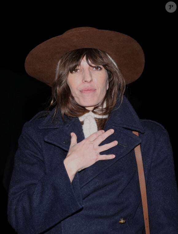 Lou Doillon - Arrivées des personnalités au défilé AMI collection homme automne/hiver 2024/2025 lors de la fashion week à Paris (PFW) le 18 janvier 2024. © Denis Guignebourg / Bestimage