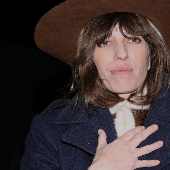 Lou Doillon - Arrivées des personnalités au défilé AMI collection homme automne/hiver 2024/2025 lors de la fashion week à Paris (PFW) le 18 janvier 2024. © Denis Guignebourg / Bestimage