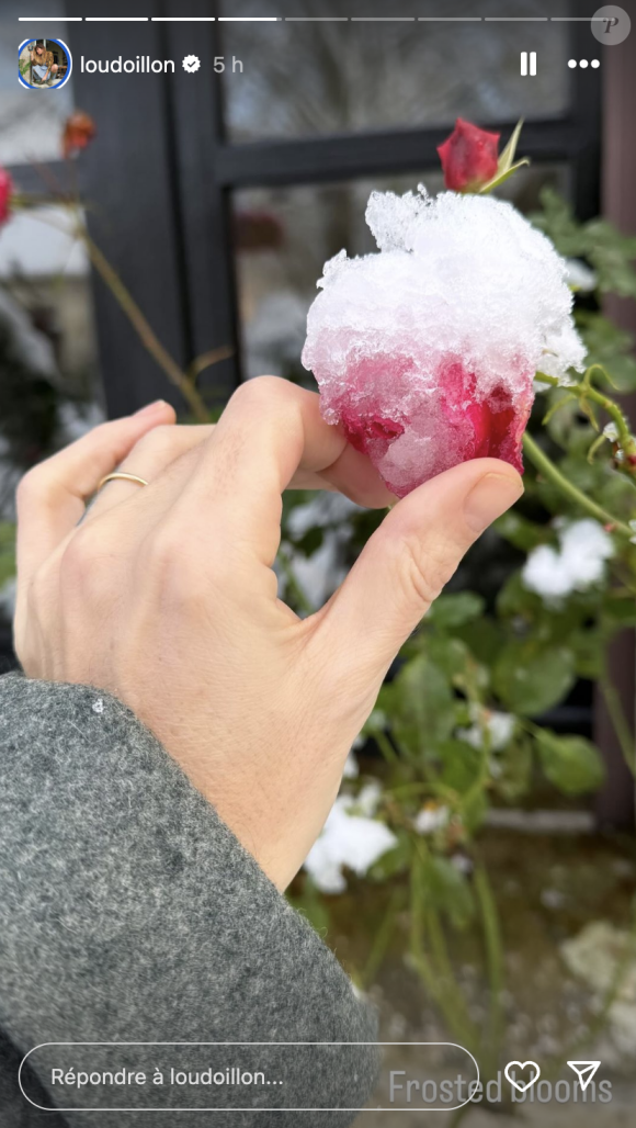 Au programme ? Balade dans la neige avec son petit garçon et son compagnon. 

Instagram @loudoillon