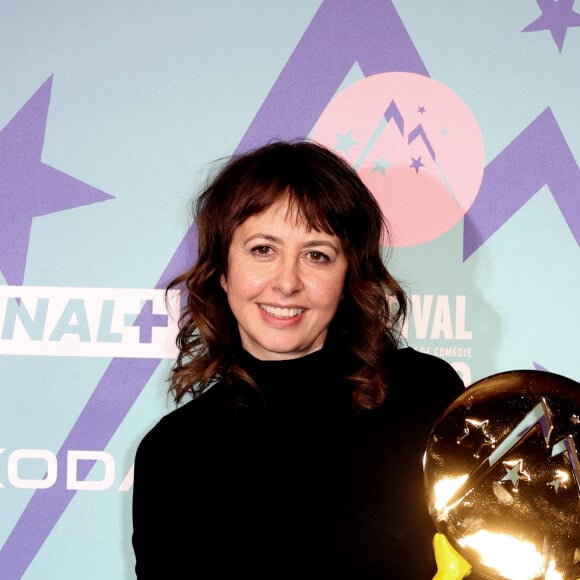 Valérie Bonneton reçoit le Prix Isére dans le cadre du 27éme Festival International du Film de Comédie de l'Alpe d'Huez le 18 Janvier 2024. © Dominique Jacovides/Bestimage 