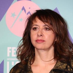 Côté vie privée, l'actrice est en couple avec son amour d'adolescence, un homme baptisé Edouard
La présidente Valérie Bonneton - Arrivées à la cérémonie d'ouverture du 27ème Festival International du Film de Comédie de l'Alpe d'Huez le 15 janvier 2024. © Dominique Jacovides/Bestimage 