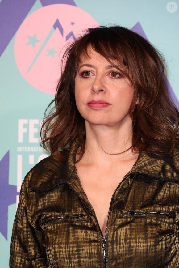 Côté vie privée, l'actrice est en couple avec son amour d'adolescence, un homme baptisé Edouard
La présidente Valérie Bonneton - Arrivées à la cérémonie d'ouverture du 27ème Festival International du Film de Comédie de l'Alpe d'Huez le 15 janvier 2024. © Dominique Jacovides/Bestimage 