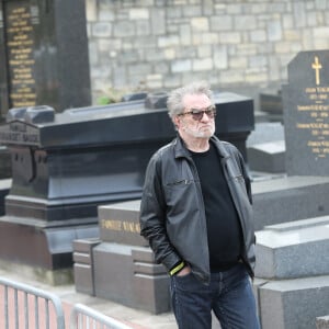 Eddy Mitchell lors des obsèques de Véronique Colucci au cimetière communal de Montrouge, le 12 avril 2018.