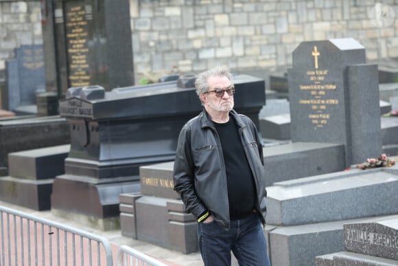 Eddy Mitchell lors des obsèques de Véronique Colucci au cimetière communal de Montrouge, le 12 avril 2018.