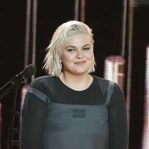 Avant de conclure : "Ma petite soeur l'a très mal vécu et c'est normal : j'ai pris un bout de son identité sans son autorisation".
Louane - 39ème cérémonie des Victoires de la musique à la Seine musicale de Boulogne-Billancourt, France, le 9 février 2024. © Coadic Guirec/Bestimage