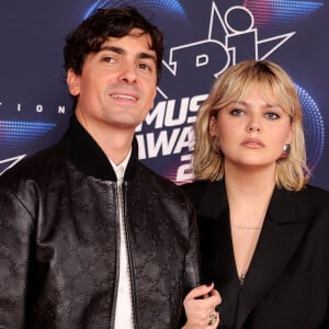 Florian Rossi et sa compagne Louane Emera au photocall de la 25ème cérémonie des "NRJ Music Awards (NMA)" au palais des Festivals et des Congrès de Cannes, France, le 10 novembre 2023. © Dominique Jacovides/Bestimage 