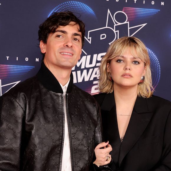 Florian Rossi et sa compagne Louane Emera au photocall de la 25ème cérémonie des "NRJ Music Awards (NMA)" au palais des Festivals et des Congrès de Cannes, France, le 10 novembre 2023. © Dominique Jacovides/Bestimage 