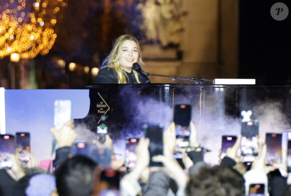 Santa a enflammé les spectateurs venus sur la plus belle avenue du monde
 
Santa - Lancement des Illuminations de Noël des Champs-Elysées à Paris le 24 novembre 2024. © Coadic Guirec/Bestimage