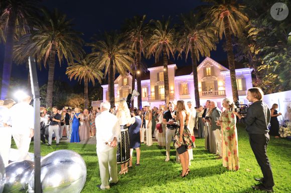 Et où la famille organise régulièrement des fêtes somptueuses ! 

Exclusif - Illustration - Soirée privée chez le prince Charles et la princesse Camilla de Bourbon des Deux-Siciles au Château de Saint-Tropez à Saint-Tropez, à l'occasion de la présentation du super yacht résidentiel Ulyssia Ce bateau, qui fera 324 mètres de long, soit 55 mètres de plus que le Titanic, sillonnera les mers à partir de 2028, et pourra accueillir 132 résidences privées dans un luxe extraordinaire. Le 30 juillet 2024 © Franz Chavaroche / Bestimage 