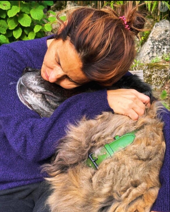 Faustine Bollaert avec sa chienne Nessie