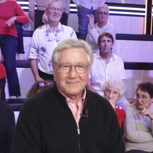 Exclusif - Patrick Sabatier sur le plateau de l'enregistrement de l'émission " Face à Hanouna " présentée par C.Hanouna et diffusée sur C8 le 12 octobre 2024, à Paris, France, le 10 octobre 2024. © Jack Tribeca / Bestimage 