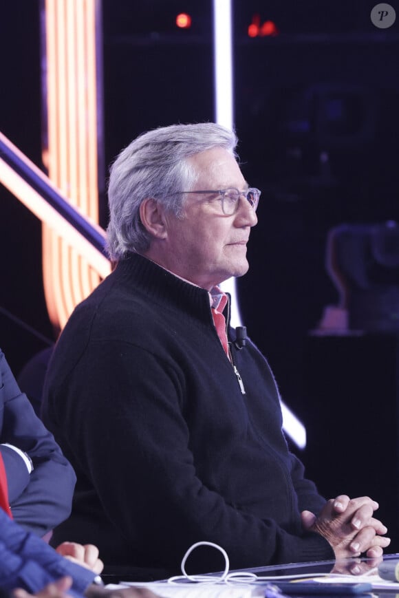 Exclusif - Patrick Sabatier sur le plateau de l'enregistrement de l'émission " Face à Hanouna " présentée par C.Hanouna et diffusée sur C8 le 12 octobre 2024, à Paris, France, le 10 octobre 2024. © Jack Tribeca / Bestimage 