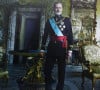 Vêtu de son uniforme militaire de capitaine général de l'armée espagnole, le roi Felipe VI pose fièrement dans l'opulent salon Gasparini du palais royal, niché à Madrid comme l'ont rapporté nos confrères d'Hello.
La Banque d'Espagne (Banco de España) a présenté aux médias les nouvelles images étonnantes du roi Felipe VI et de la reine Letizia d'Espagne, prises par la photographe Annie Leibovitz, à Madrid, Espagne, le 25 novembre 2024. © Dana Press/Bestimage 