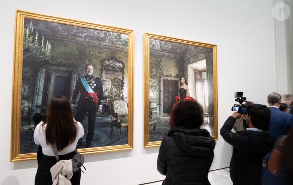 La Banque d'Espagne (Banco de España) a présenté aux médias les nouvelles images étonnantes du roi Felipe VI et de la reine Letizia d'Espagne, prises par la photographe Annie Leibovitz, à Madrid, Espagne, le 25 novembre 2024. © Yasky Lalo/Bestimage 