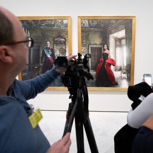 La Banque d'Espagne (Banco de España) a présenté aux médias les nouvelles images étonnantes du roi Felipe VI et de la reine Letizia d'Espagne, prises par la photographe Annie Leibovitz, à Madrid, Espagne, le 25 novembre 2024. © Yasky Lalo/Bestimage 