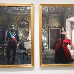 La Banque d'Espagne (Banco de España) a présenté aux médias les nouvelles images étonnantes du roi Felipe VI et de la reine Letizia d'Espagne, prises par la photographe Annie Leibovitz, à Madrid, Espagne, le 25 novembre 2024. © Yasky Lalo/Bestimage 