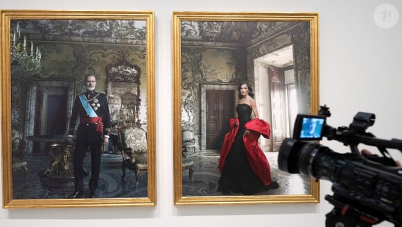 La Banque d'Espagne (Banco de España) a présenté aux médias les nouvelles images étonnantes du roi Felipe VI et de la reine Letizia d'Espagne, prises par la photographe Annie Leibovitz, à Madrid, Espagne, le 25 novembre 2024. © Yasky Lalo/Bestimage 