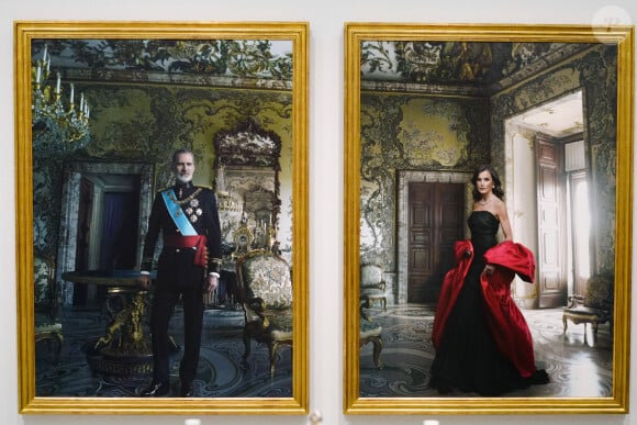 La Banque d'Espagne (Banco de España) a présenté aux médias les nouvelles images étonnantes du roi Felipe VI et de la reine Letizia d’Espagne, prises par la photographe Annie Leibovitz, à Madrid, Espagne, le 25 novembre 2024. © Dana Press/Bestimage  Bank of Spain (Banco de España) presented to the media the stunning new images of King Felipe VI and Queen Letizia of Spain, taken by photographer Annie Leibovitz, in Madrid, Spain, on November 25, 2024. 