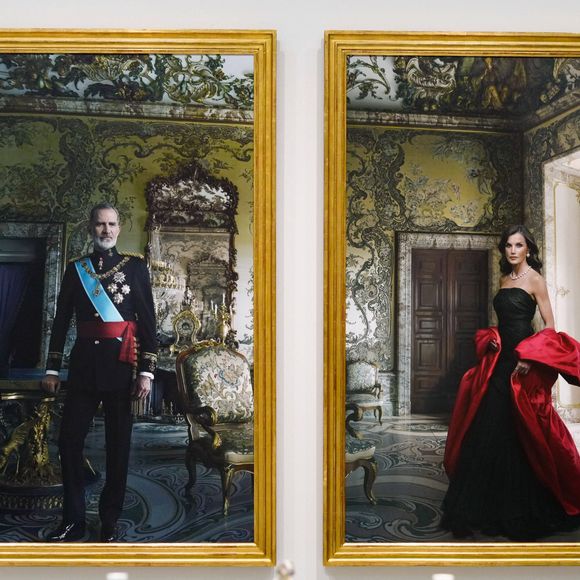 La Banque d'Espagne (Banco de España) a présenté aux médias les nouvelles images étonnantes du roi Felipe VI et de la reine Letizia d’Espagne, prises par la photographe Annie Leibovitz, à Madrid, Espagne, le 25 novembre 2024. © Dana Press/Bestimage  Bank of Spain (Banco de España) presented to the media the stunning new images of King Felipe VI and Queen Letizia of Spain, taken by photographer Annie Leibovitz, in Madrid, Spain, on November 25, 2024. 